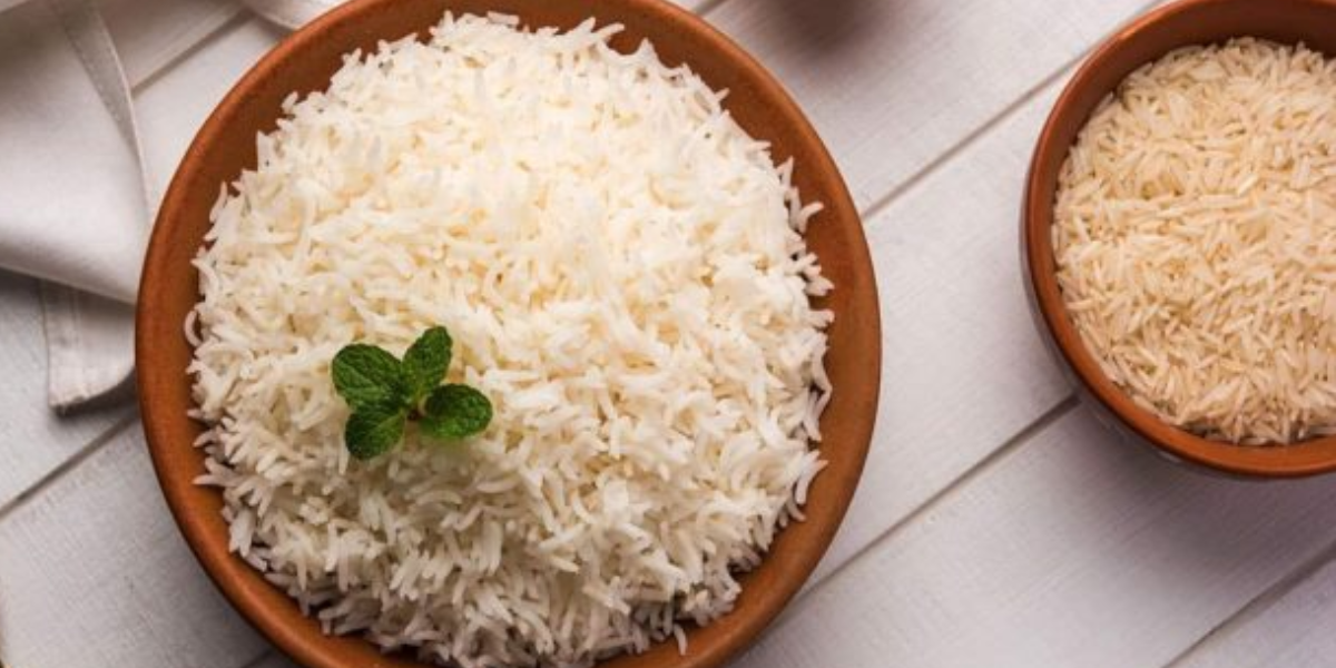 पांढरा तांदूळ: आरोग्यासाठी फायदेशिर आहे.